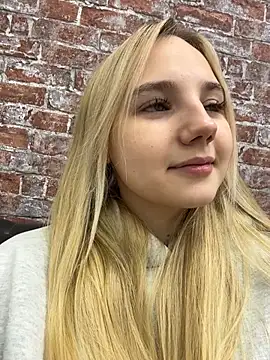 Sky Cutie online show from November 2025 03:10:01 AM