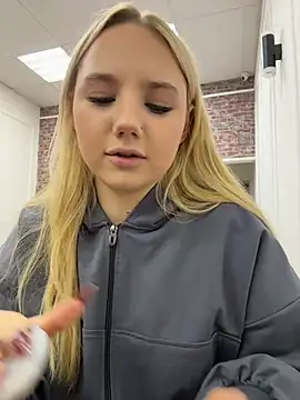 Sky Cutie online show from November 2025 04:05:02 AM