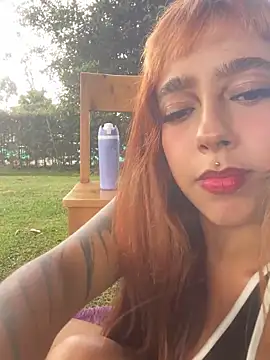 AliceMrtnz online show from November 2025 07:14:01 PM