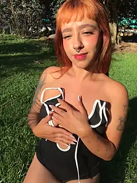 AliceMrtnz online show from November 2025 09:08:01 PM