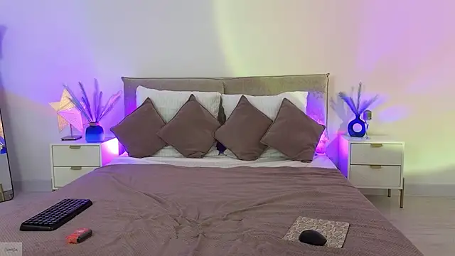 Snapshot of Jules_night chatting on November 2025 09:41:01 PM Jules night online show from November 2025 09:41:01 PM