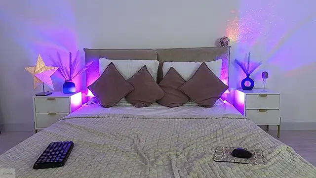 Snapshot of Jules_night chatting on November 2025 10:02:02 PM Jules night online show from November 2025 10:02:02 PM