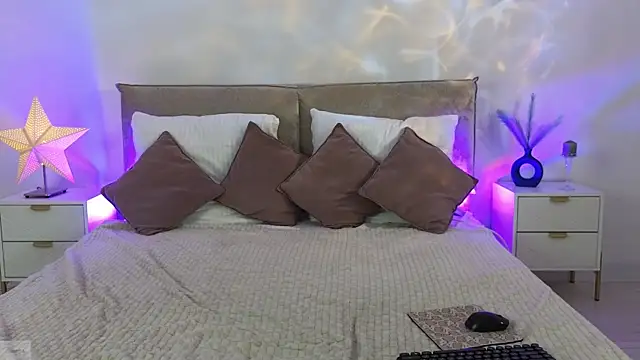 Snapshot of Jules_night chatting on December 2025 09:14:02 PM Jules night online show from December 2025 09:14:02 PM