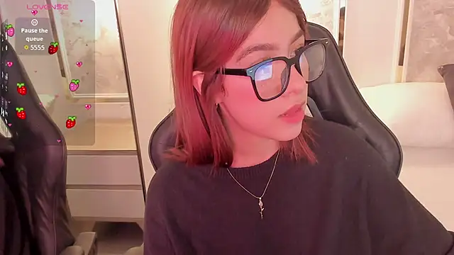 doll eyees  online show from October 2025 02:35:02 AM