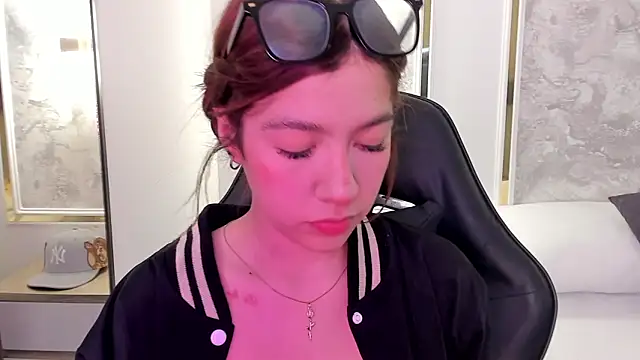 doll eyees  online show from September 2025 02:29:01 AM