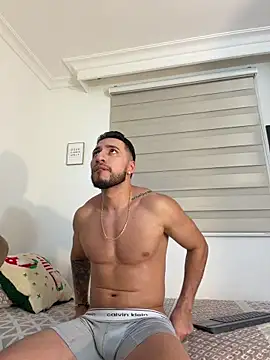 Thiago Hill online show from December 2025 02:40:02 AM