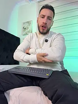 Thiago Hill online show from February 2026 01:49:01 AM