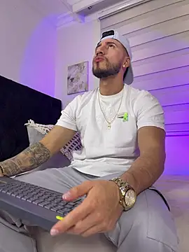 Thiago Hill online show from February 2026 08:42:01 PM