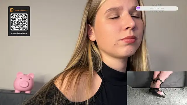Snapshot of GoddessRoss chatting on September 2025 07:14:01 PM GoddessRoss online show from September 2025 07:14:01 PM