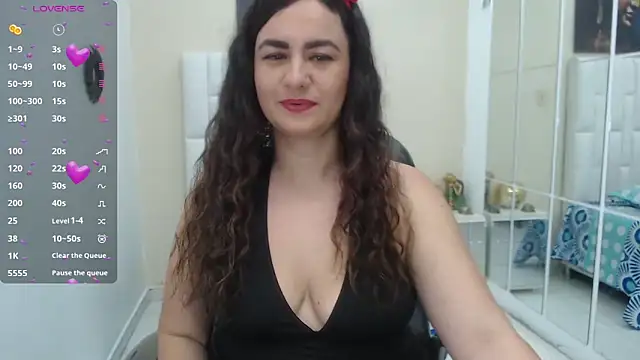 venus cortez online show from October 2025 06:30:02 PM