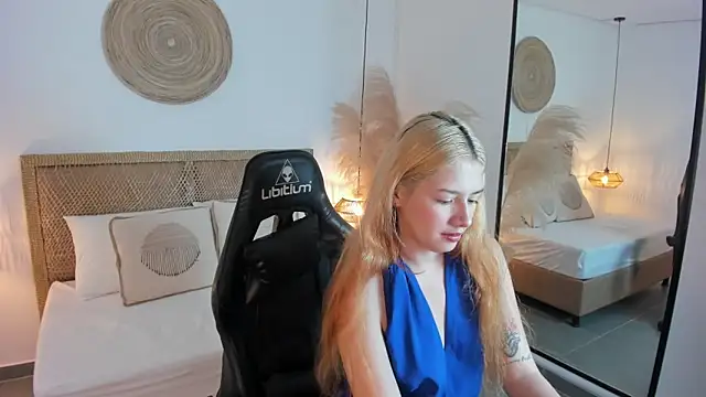 daniand  online show from September 2025 12:00:01 PM