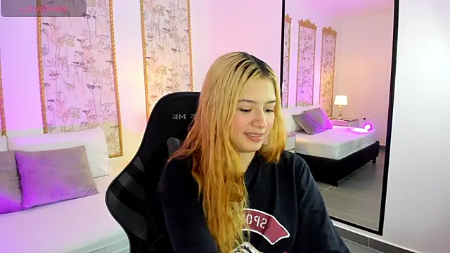 daniand  online show from November 2025 02:07:02 AM