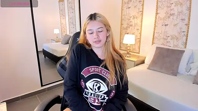 daniand  online show from November 2025 02:58:02 AM