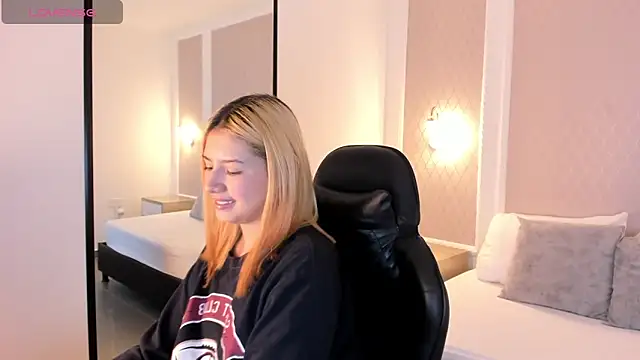 daniand  online show from November 2025 02:06:02 AM