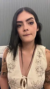 Snapshot of AliceRitter chatting on June 2026 10:32:02 PM AliceRitter online show from June 2026 10:32:02 PM
