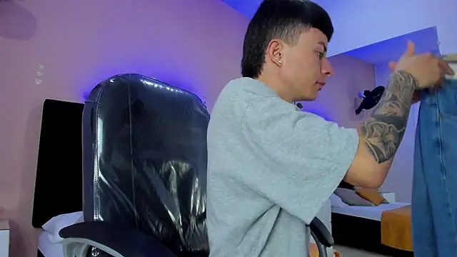 Nascary Fox online show from December 2025 07:52:01 PM