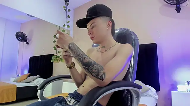 Nascary Fox online show from November 2025 07:47:02 PM