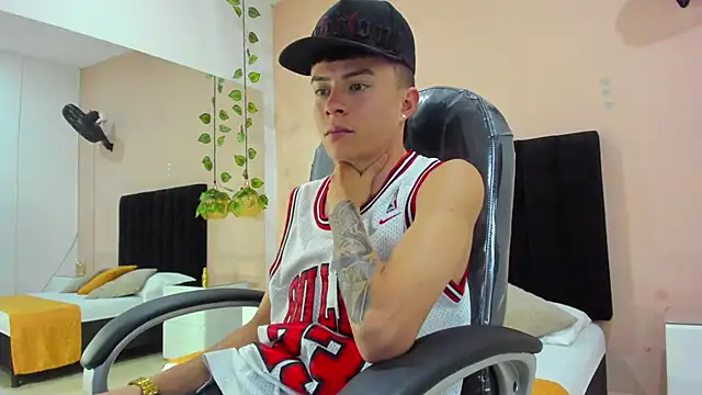 Nascary Fox online show from December 2025 07:15:02 PM