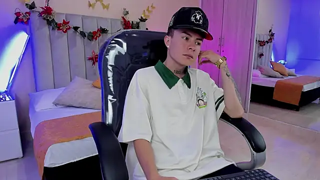 Nascary Fox online show from December 2025 07:28:02 PM