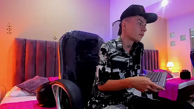 Nascary Fox online show from November 2025 07:52:02 PM