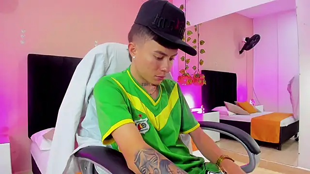 Nascary Fox online show from November 2025 07:25:02 PM