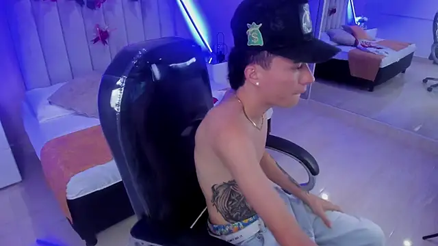 Nascary Fox online show from December 2025 08:01:01 PM