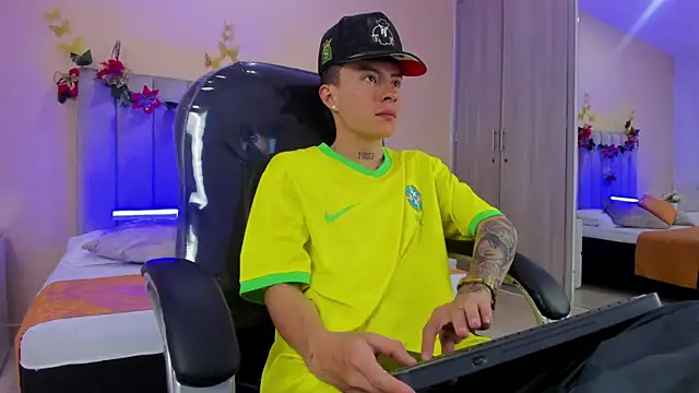 Nascary Fox online show from December 2025 07:25:02 PM