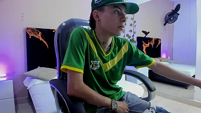 Nascary Fox online show from October 2025 08:10:01 PM