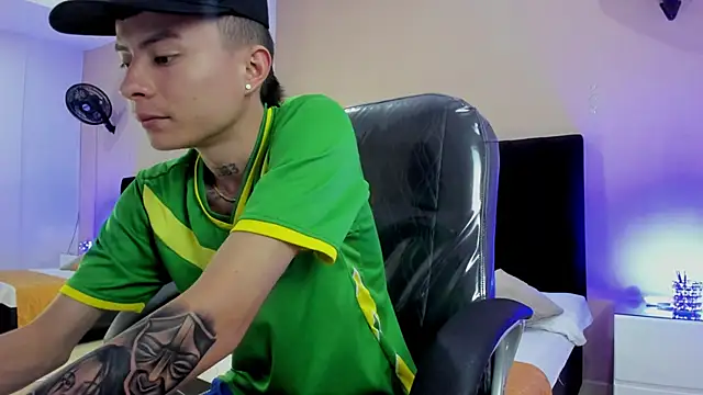 Nascary Fox online show from November 2025 08:01:02 PM