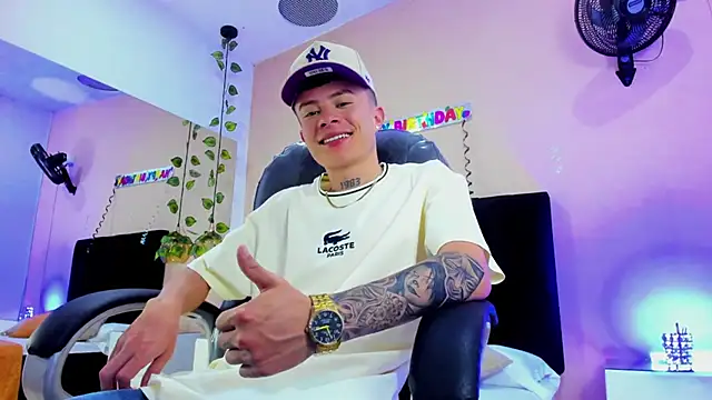 Nascary Fox online show from November 2025 07:58:01 PM