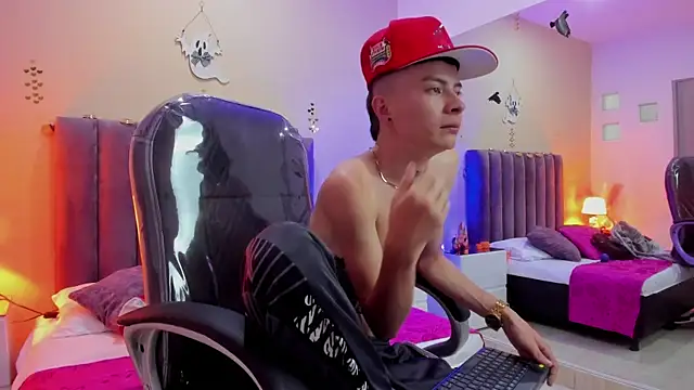 Nascary Fox online show from October 2025 07:35:01 PM