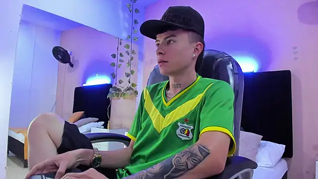 Nascary Fox online show from December 2025 07:23:02 PM