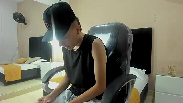 Nascary Fox online show from November 2025 07:50:02 PM