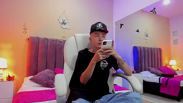 Nascary Fox online show from October 2025 07:35:01 PM