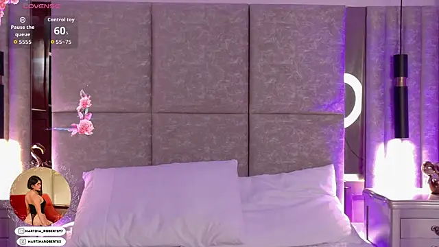 Martina-Roberts- online show from November 2025 03:29:01 AM