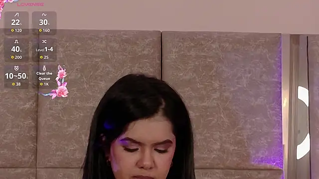 Martina-Roberts- online show from November 2025 04:28:01 AM