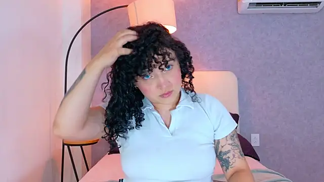 Snapshot of Tracielowe_w chatting on January 2026 03:32:02 AM Tracielowe w online show from January 2026 03:32:02 AM