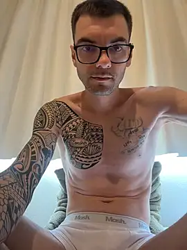 Leonsouzaof online show from December 2025 05:25:01 PM