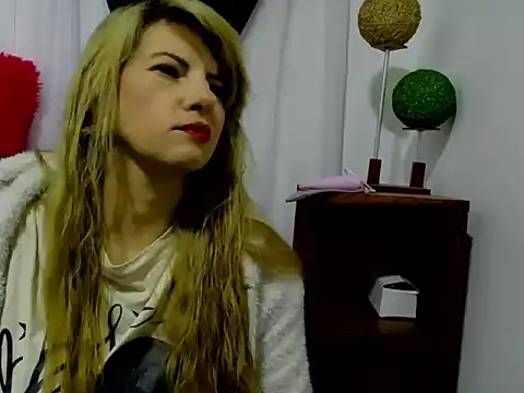 katioska25 online show from October 2025 02:08:01 PM
