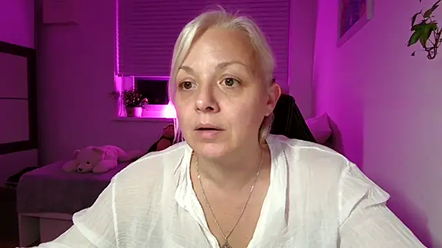 Linsy Kim online show from November 2025 06:44:01 PM