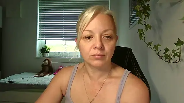 Linsy Kim online show from November 2025 07:01:02 AM