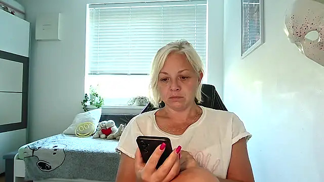 Linsy Kim online show from September 2025 07:13:02 AM