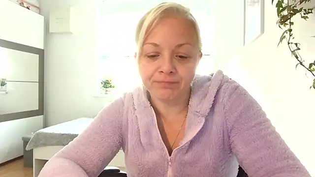 Linsy Kim online show from October 2025 08:50:02 AM