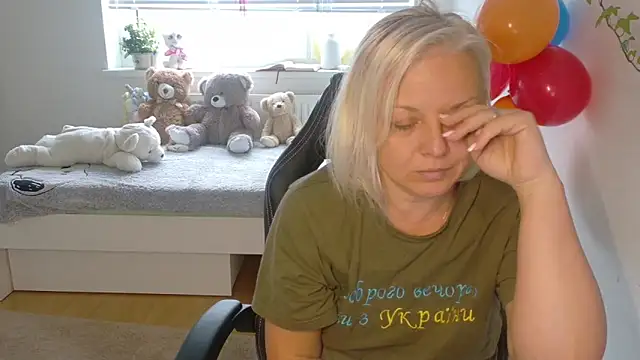 Linsy Kim online show from December 2025 09:26:01 AM