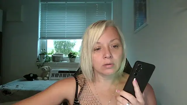 Linsy Kim online show from October 2025 05:41:01 AM