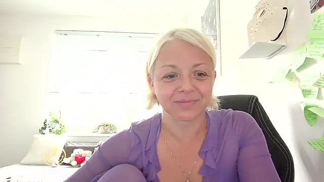 Linsy Kim online show from September 2025 05:42:02 AM