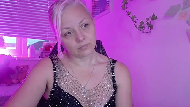 Linsy Kim online show from December 2025 06:45:02 AM