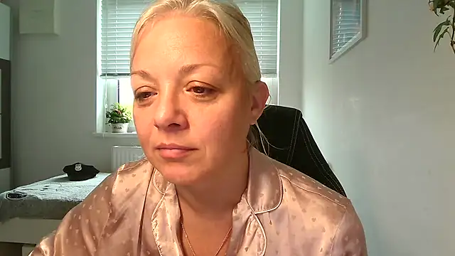 Linsy Kim online show from October 2025 07:07:01 AM