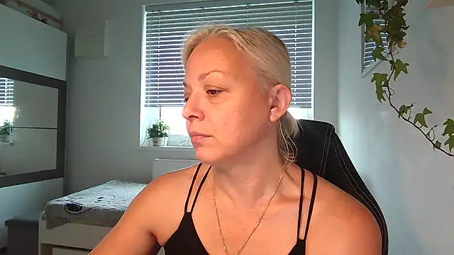 Linsy Kim online show from November 2025 06:27:02 AM