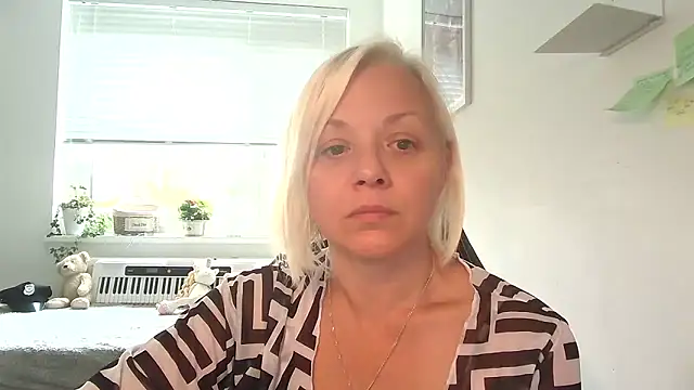 Linsy Kim online show from October 2025 08:49:02 AM